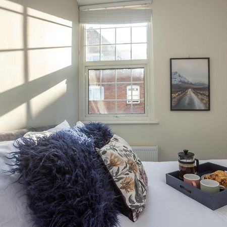 Modern Apartment Within City Walls, Parking Chester Exterior foto